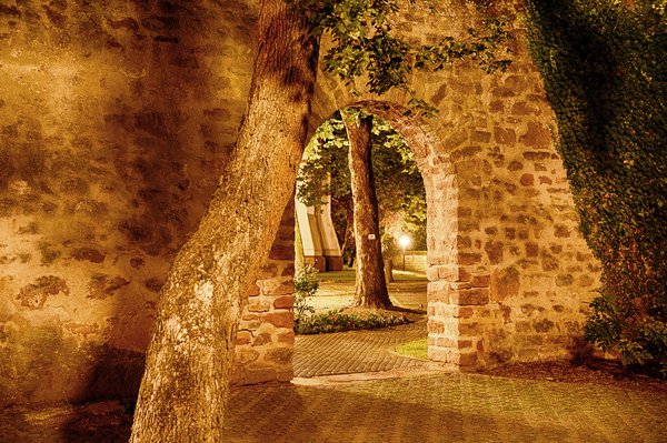 Durchgang in der Stadtmauer zum Palastgarten